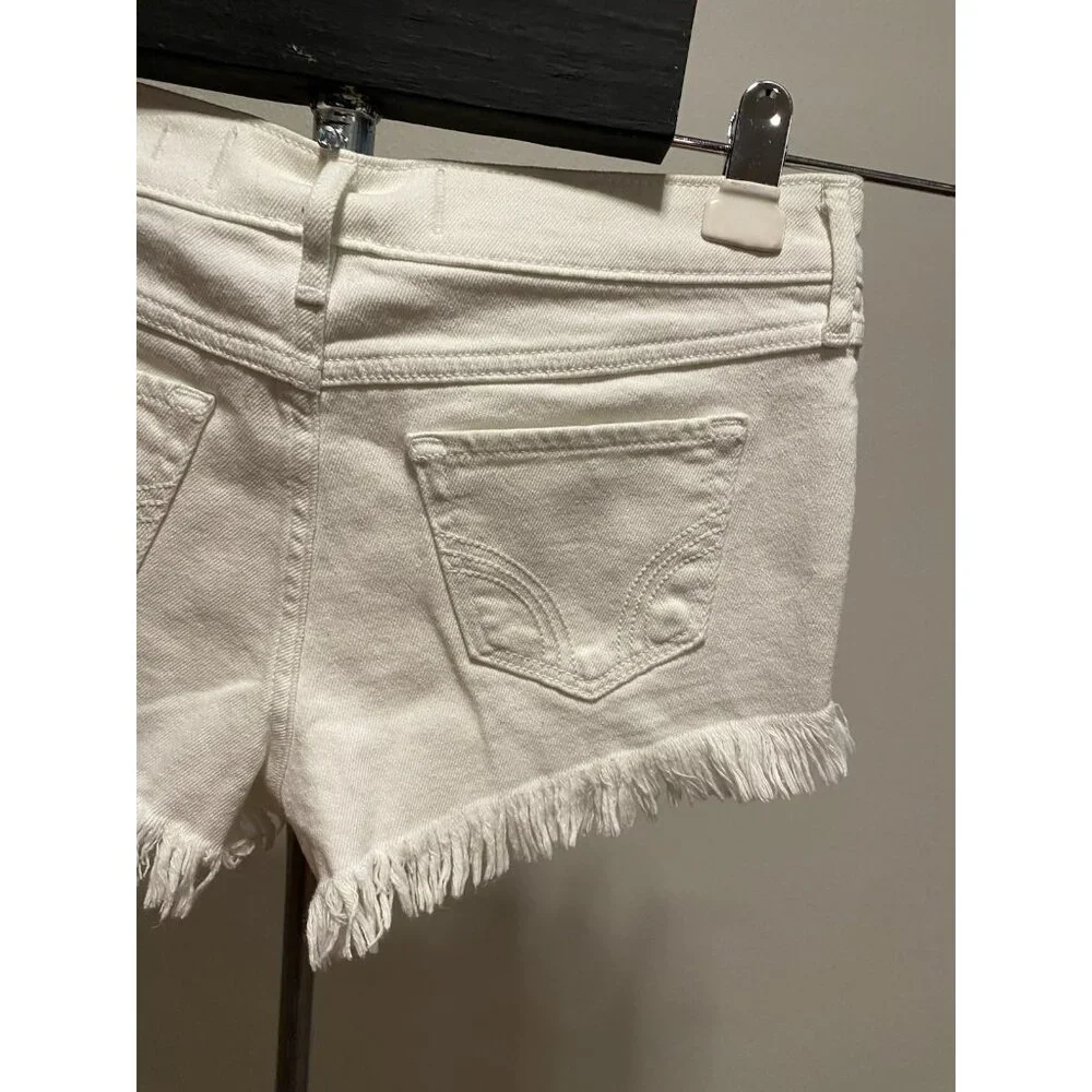 Hollister Low-Rise Short Short Women/ Junior Size 1 (28X2” measured)  Shorts - Picture 9 of 10